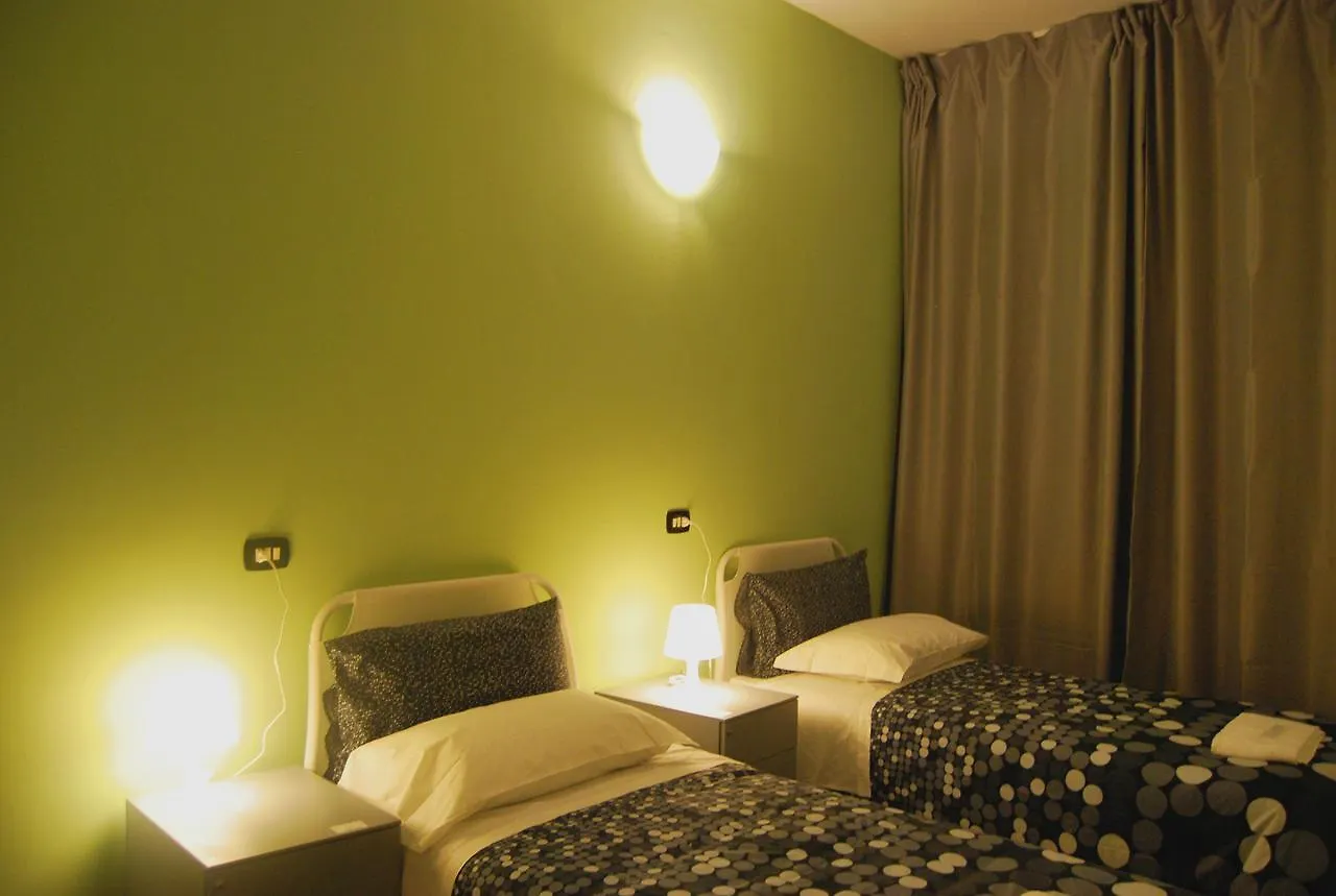 מילאנו Mio Hostel 0*,  איטליה